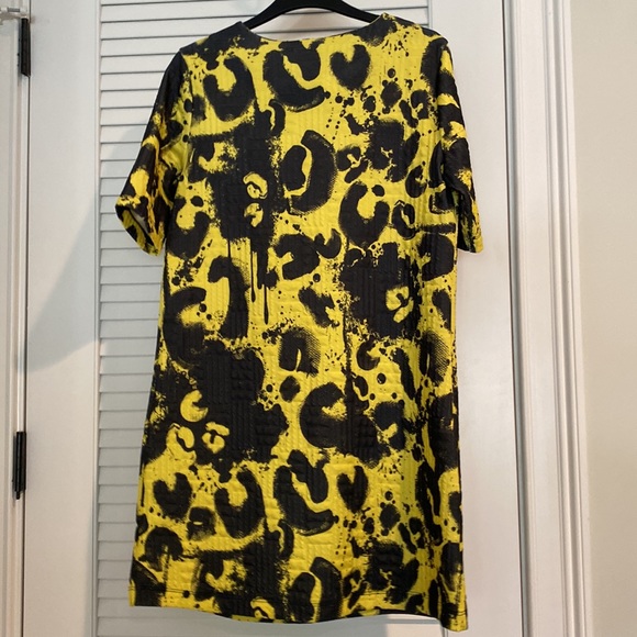 Striking design! UK bought River Island dress. - Picture 3 of 3